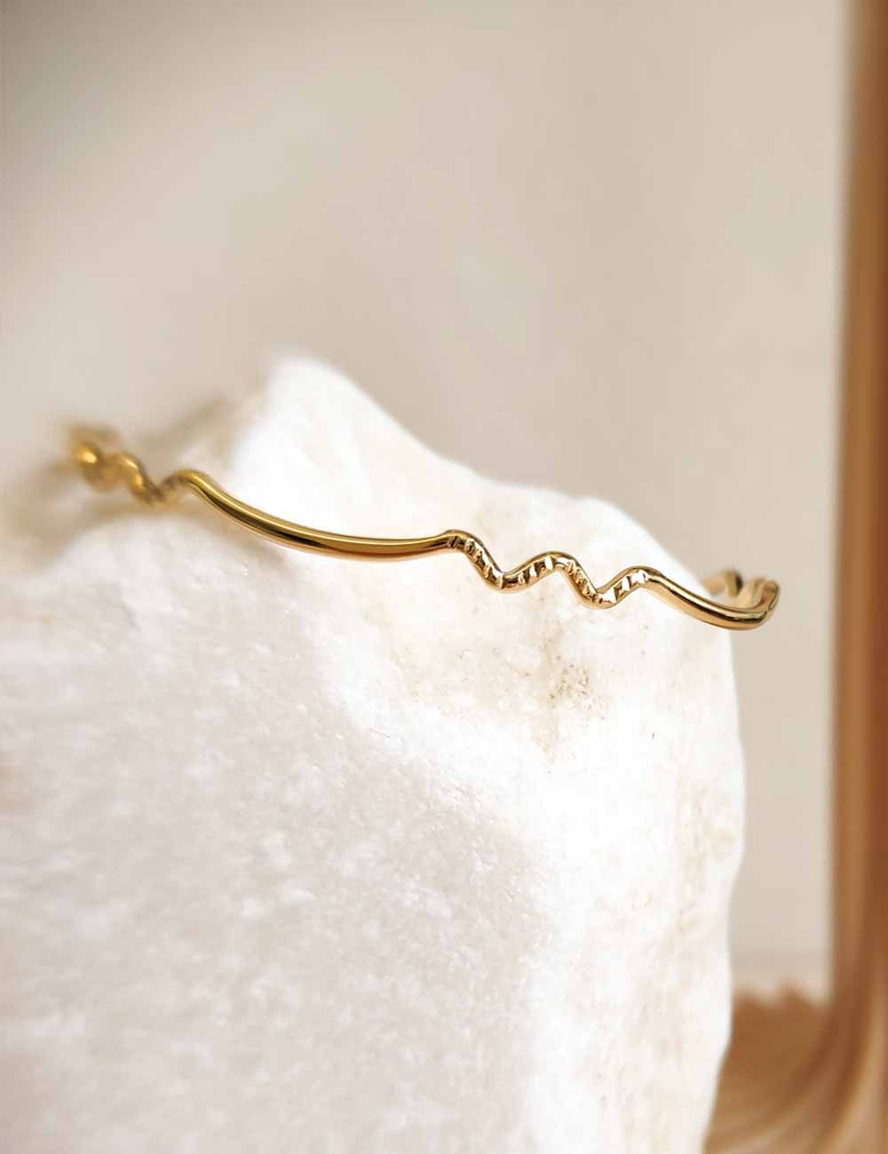 Jonc Loisa – Bracelet jonc texturé doré ou argenté ajustable