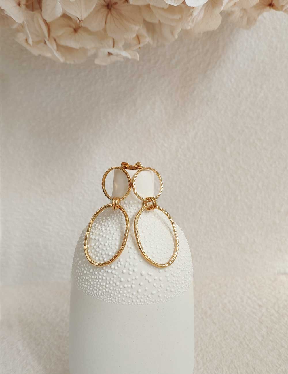Boucles d’oreilles Sime – Boucles dorées ou argentées à anneaux texturés