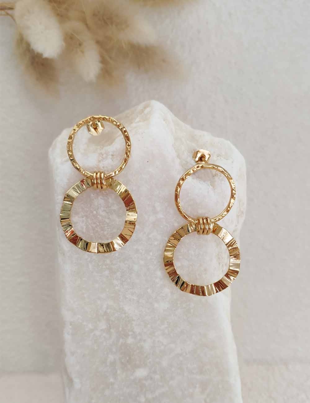 Boucles d’oreilles pendantes Baw dorées à l’or fin
