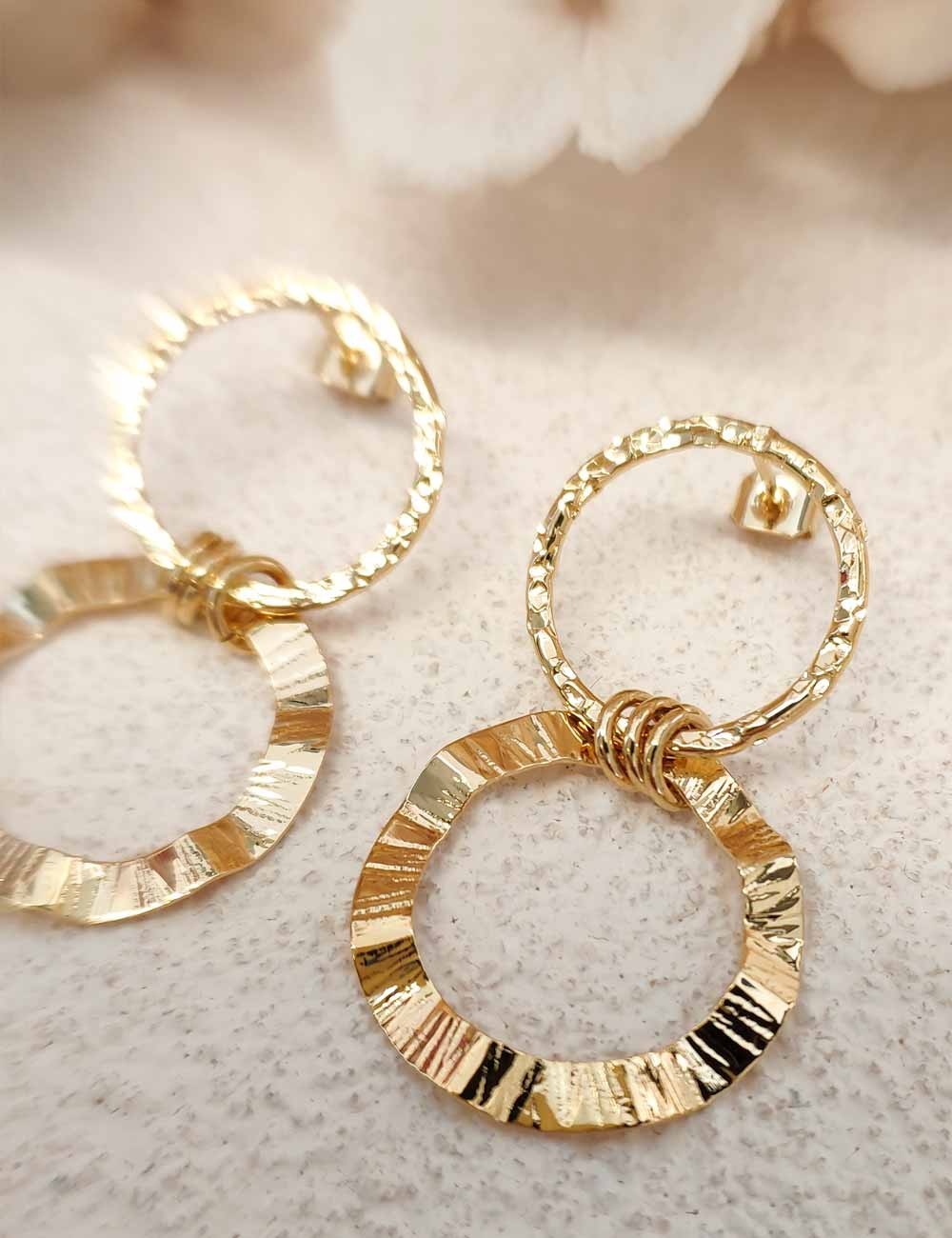 Boucles d’oreilles pendantes Baw dorées à l’or fin