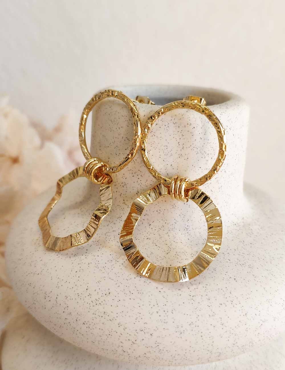 Boucles d’oreilles pendantes Baw dorées à l’or fin