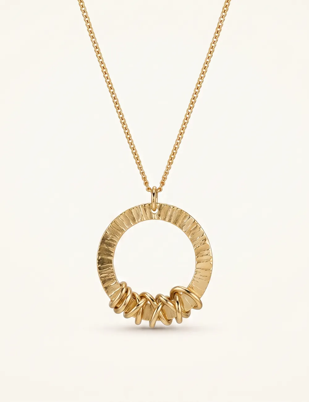 Collier Baza Enroulé doré à l’or fin ou argenté – Pendentif anneau gravé