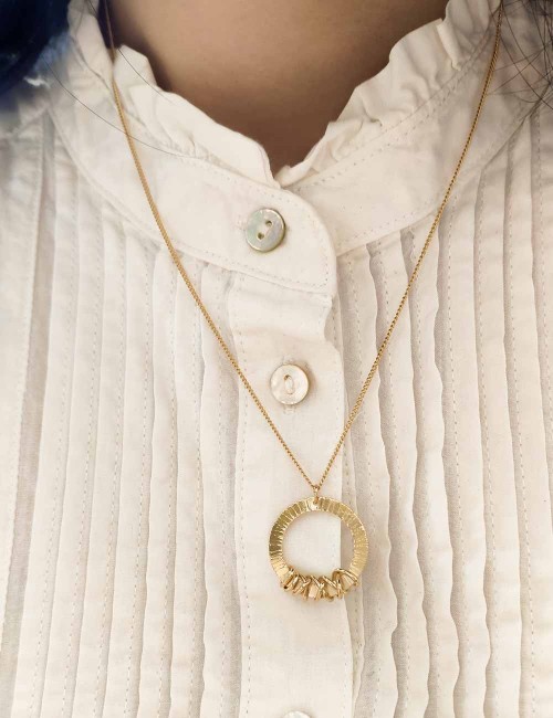 Collier Baza Enroulé doré à l’or fin ou argenté – Pendentif anneau gravé