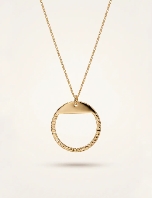 Collier Kadu – Pendentif cercle martelé doré à l’or fin ou argenté