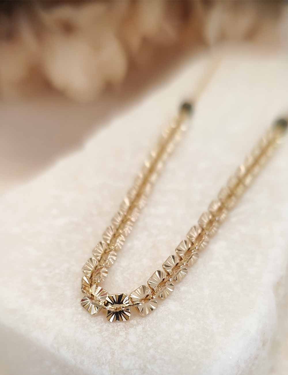 Collier Galon doré à l’or fin et perles d’hématite
