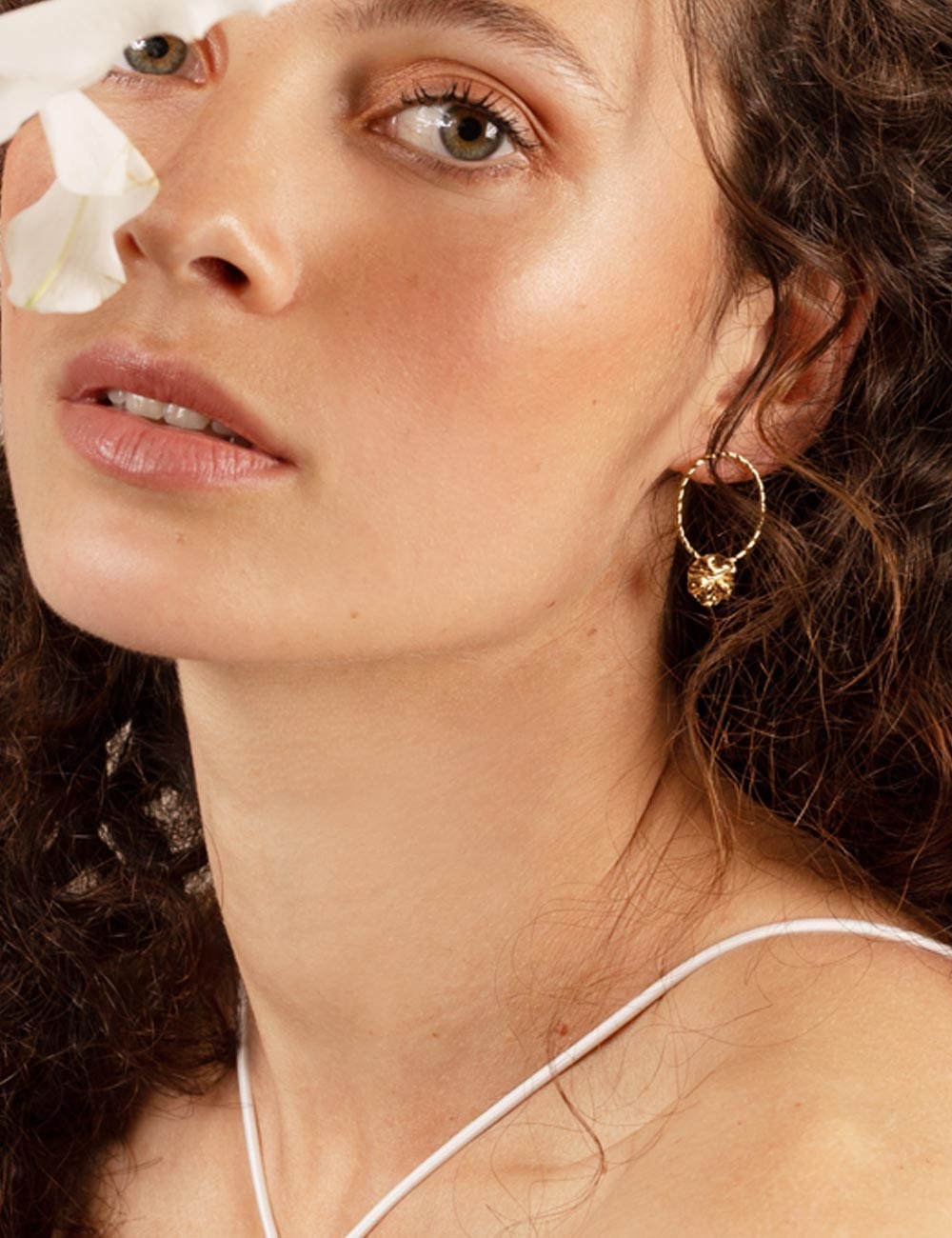 Boucles d’oreilles Monterosa – Créoles texturées dorées ou argentées