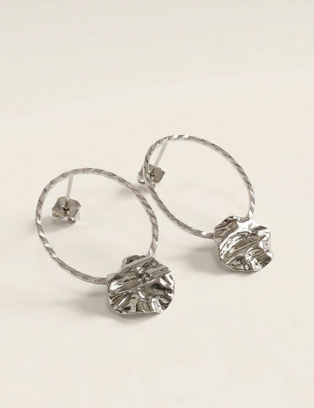 Boucles d’oreilles Monterosa – Créoles texturées dorées ou argentées