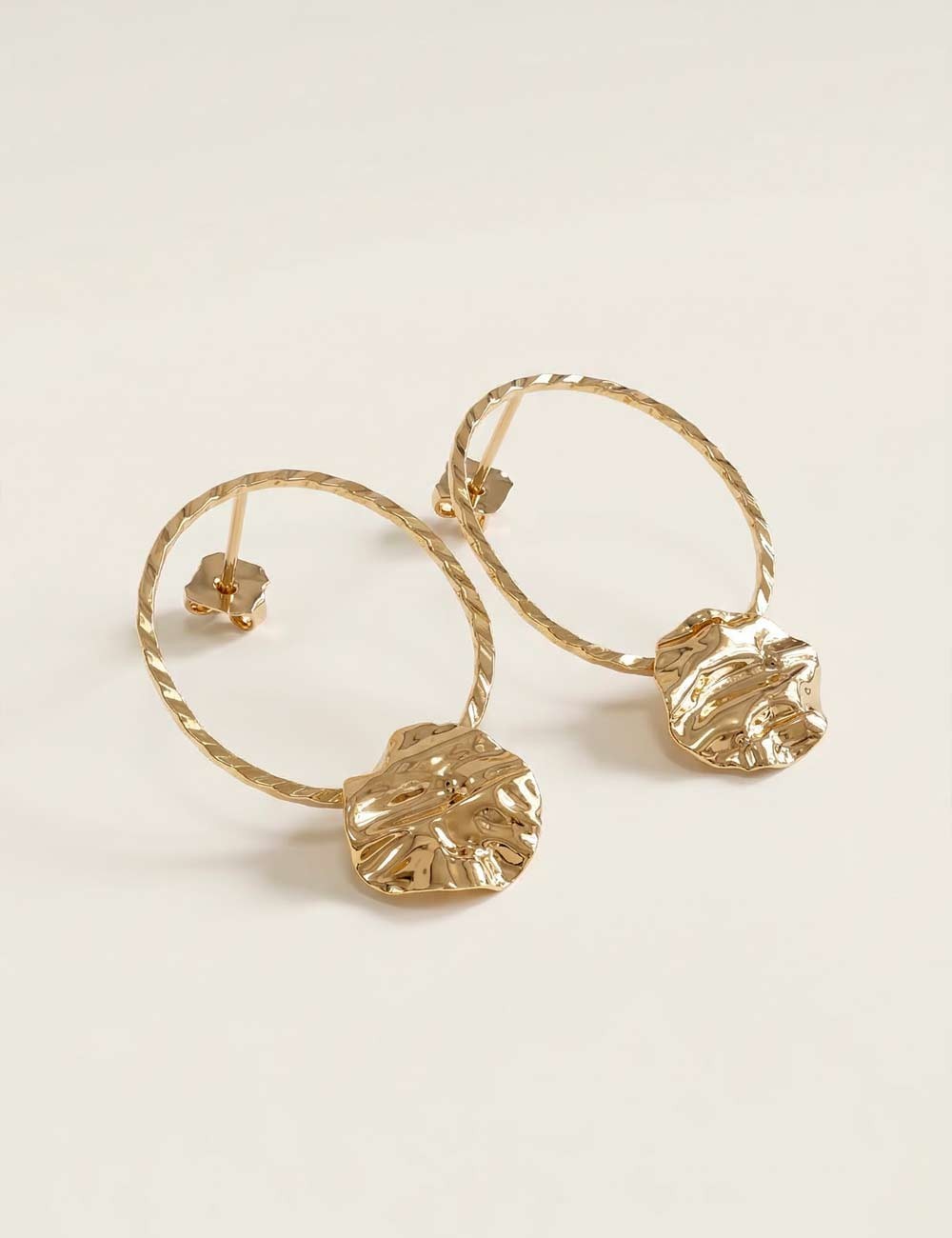 Boucles d’oreilles Monterosa – Créoles texturées dorées ou argentées